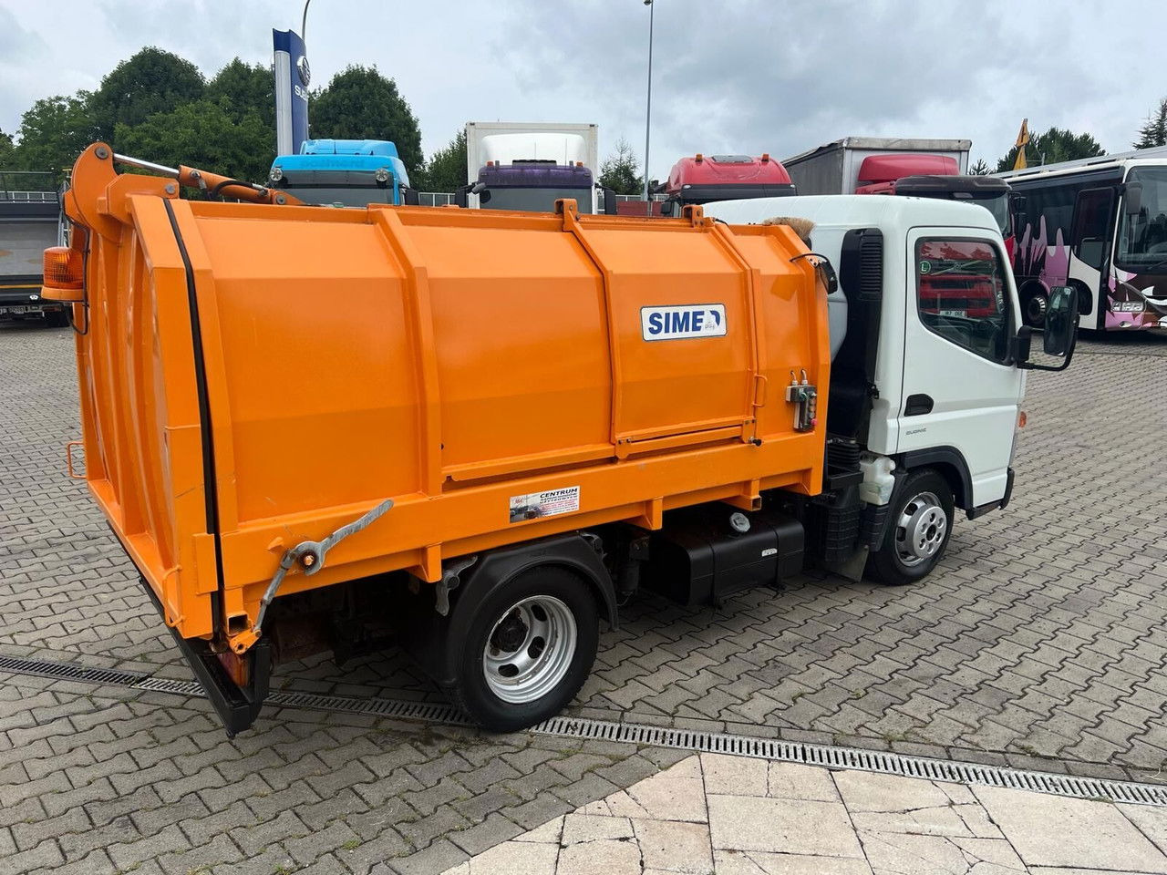 Mitsubishi Canter Fuso 3S13 AMT / Presscontainer / LOW KM / Super Condition - Šiukšliavežis: foto 4 Mitsubishi Canter Fuso 3S13 AMT / Presscontainer / LOW KM / Super Condition - Šiukšliavežis: foto 4