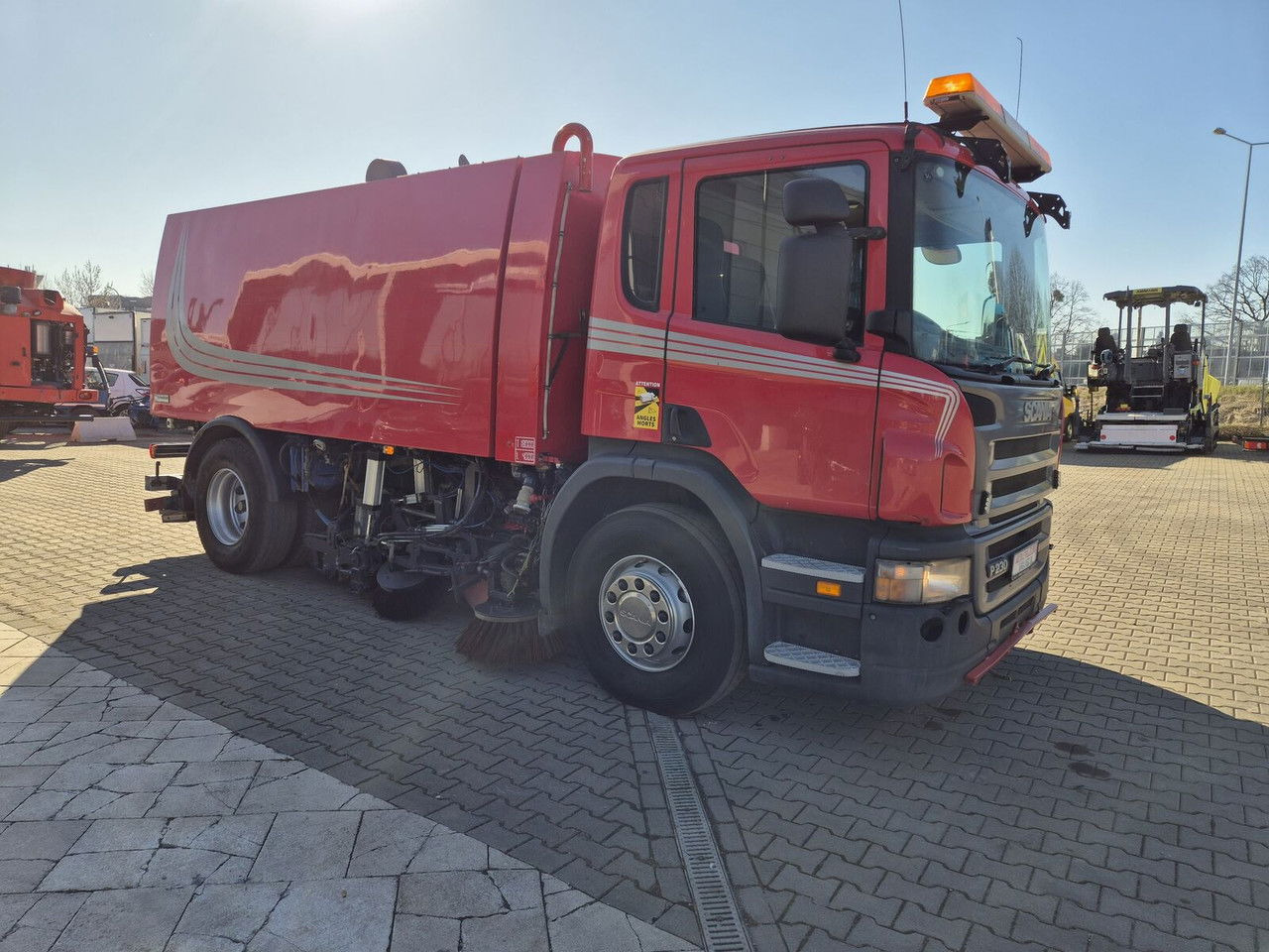 Scania P230 4X2 / Sweeper / Johnston VX800 / Sprayer / LOW Mileage / - Gatvių šlavimo mašina: foto 5 Scania P230 4X2 / Sweeper / Johnston VX800 / Sprayer / LOW Mileage / - Gatvių šlavimo mašina: foto 5
