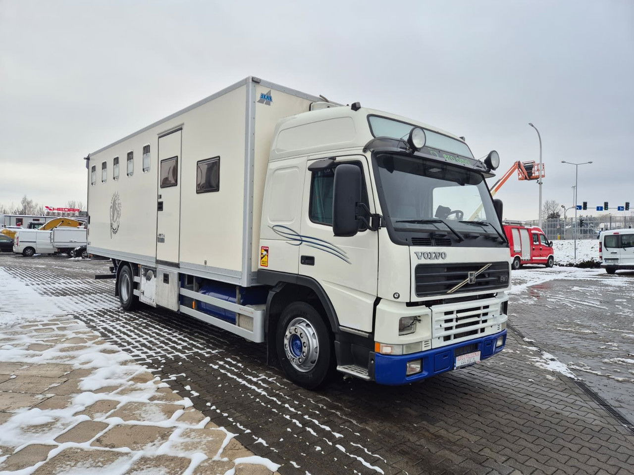 VOLVO FM 7 5 Horses / 3 People Live Cabin / 1 Owner / Serviced - Sunkvežimis žirgams vežti: foto 4 VOLVO FM 7 5 Horses / 3 People Live Cabin / 1 Owner / Serviced - Sunkvežimis žirgams vežti: foto 4