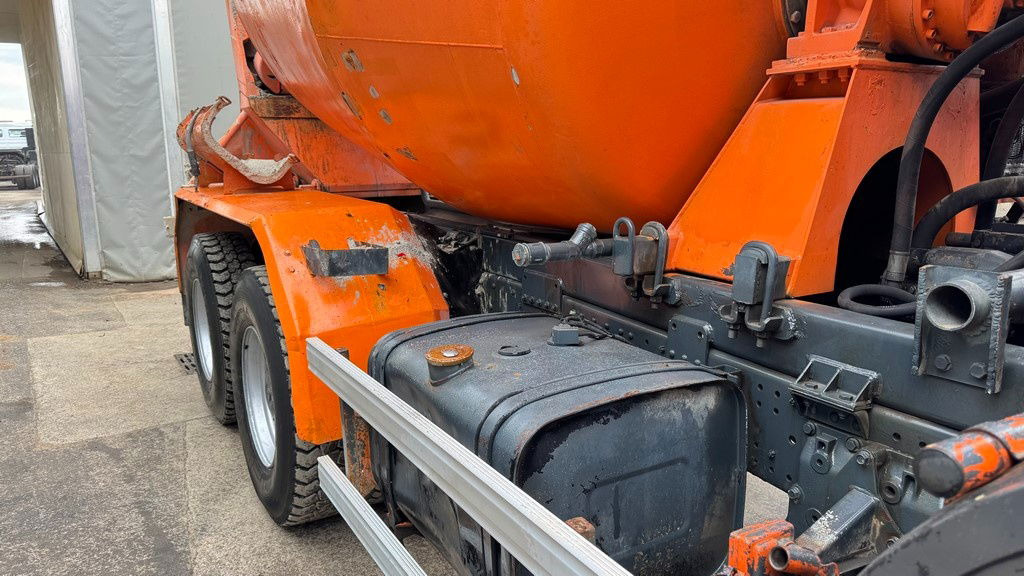 MAN 26.272 6x4 mixer - 7M3 - full spring - Betonvežis: foto 4 MAN 26.272 6x4 mixer - 7M3 - full spring - Betonvežis: foto 4