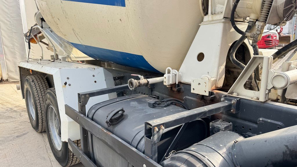 MAN FE 410A 6x4 mixer - 7m3 - euro 3 - Betonvežis: foto 4 MAN FE 410A 6x4 mixer - 7m3 - euro 3 - Betonvežis: foto 4