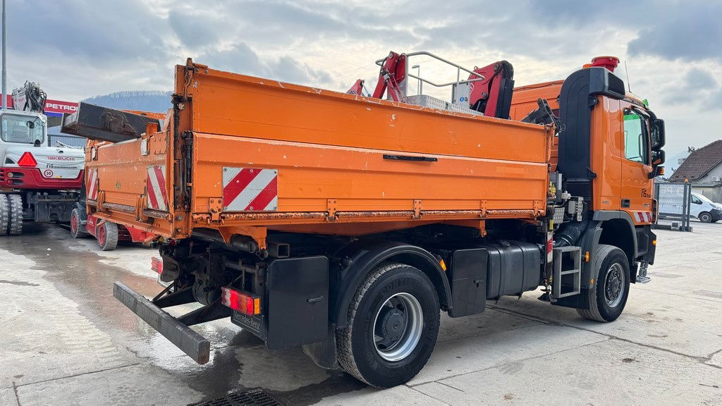 Mercedes-Benz Actros 1832 AK tipper 4x4 - crane Fassi 9.2M - remote control - Savivartis sunkvežimis: foto 5 Mercedes-Benz Actros 1832 AK tipper 4x4 - crane Fassi 9.2M - remote control - Savivartis sunkvežimis: foto 5