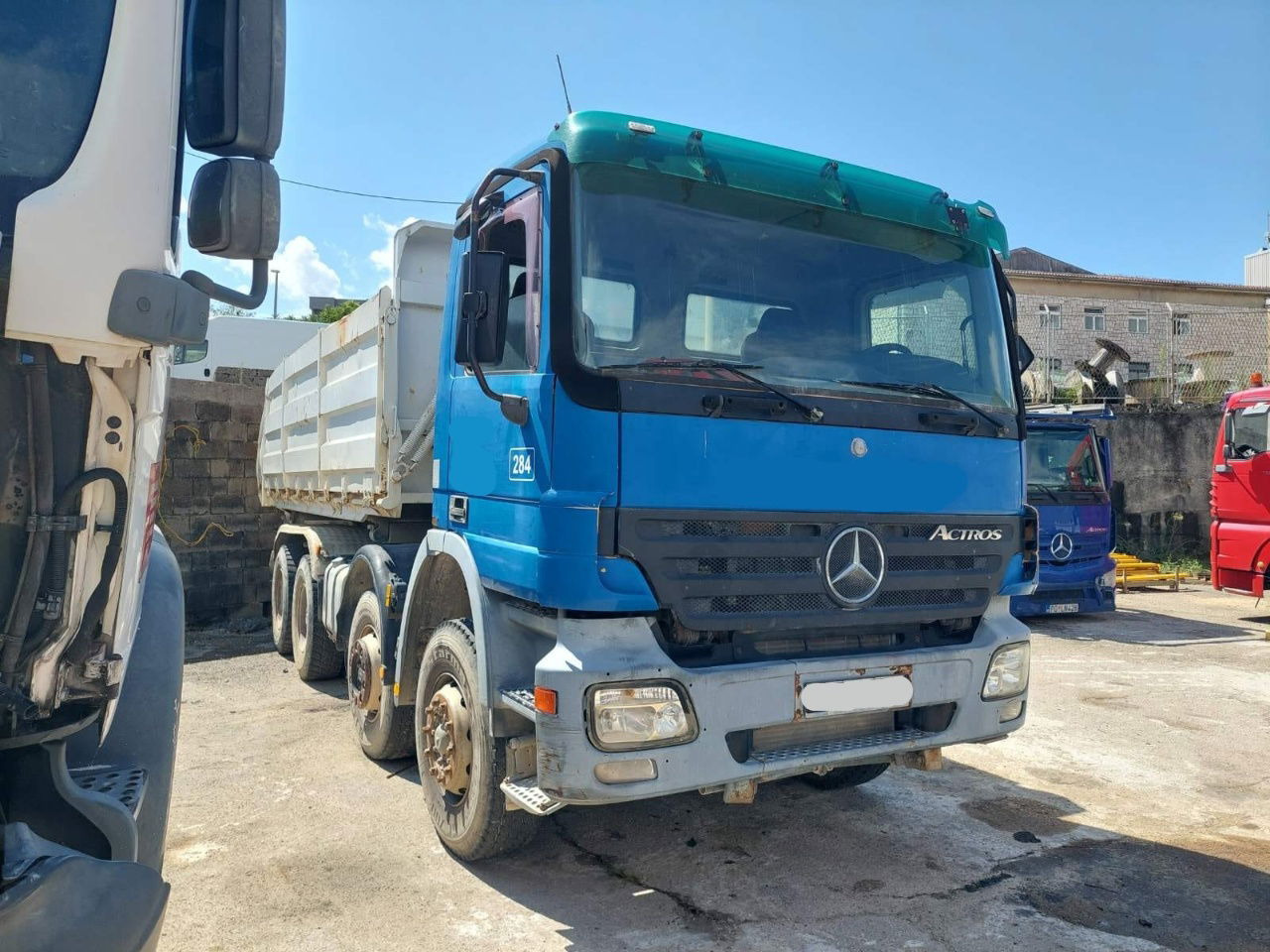 Mercedes-Benz Actros 3241 8x4 3 sided tipper - full spring - Savivartis sunkvežimis: foto 5 Mercedes-Benz Actros 3241 8x4 3 sided tipper - full spring - Savivartis sunkvežimis: foto 5