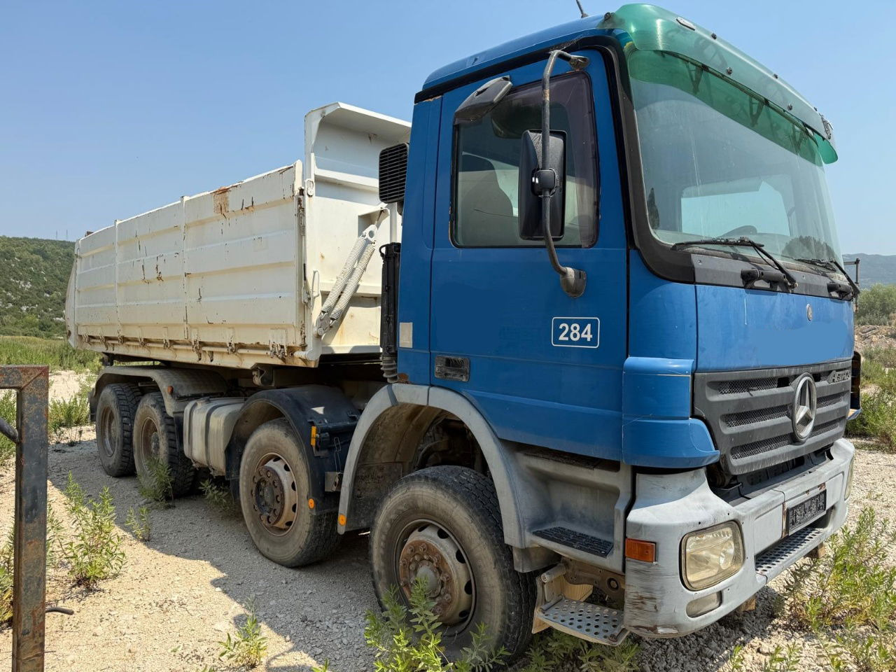 Mercedes-Benz Actros 3241 8x4 3 sided tipper - full spring - Savivartis sunkvežimis: foto 4 Mercedes-Benz Actros 3241 8x4 3 sided tipper - full spring - Savivartis sunkvežimis: foto 4