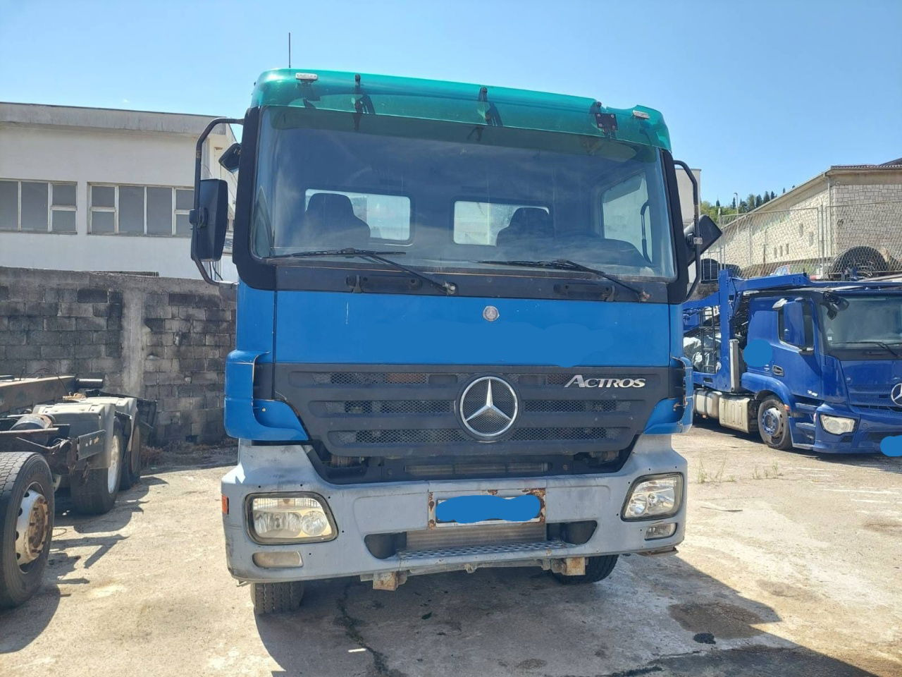 Mercedes-Benz Actros 3241 8x4 3 sided tipper - full spring - Savivartis sunkvežimis: foto 3 Mercedes-Benz Actros 3241 8x4 3 sided tipper - full spring - Savivartis sunkvežimis: foto 3