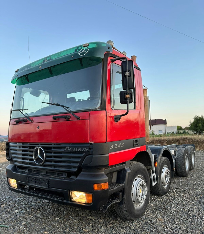 Mercedes-Benz Actros 3243 8x4 chassis - retarder - Važiuoklės sunkvežimis: foto 1 Mercedes-Benz Actros 3243 8x4 chassis - retarder - Važiuoklės sunkvežimis: foto 1