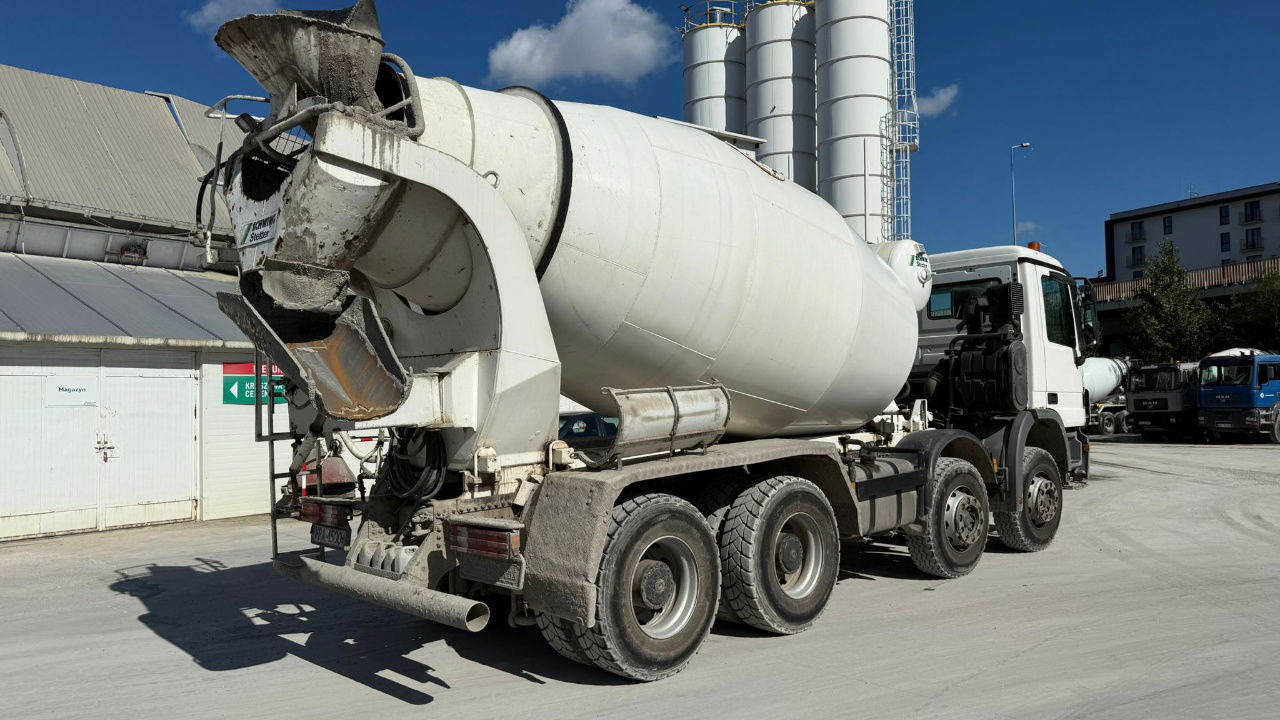 Mercedes-Benz Actros 3532 8x4 beton Schwing mixer 10m3 - Betonvežis: foto 4 Mercedes-Benz Actros 3532 8x4 beton Schwing mixer 10m3 - Betonvežis: foto 4