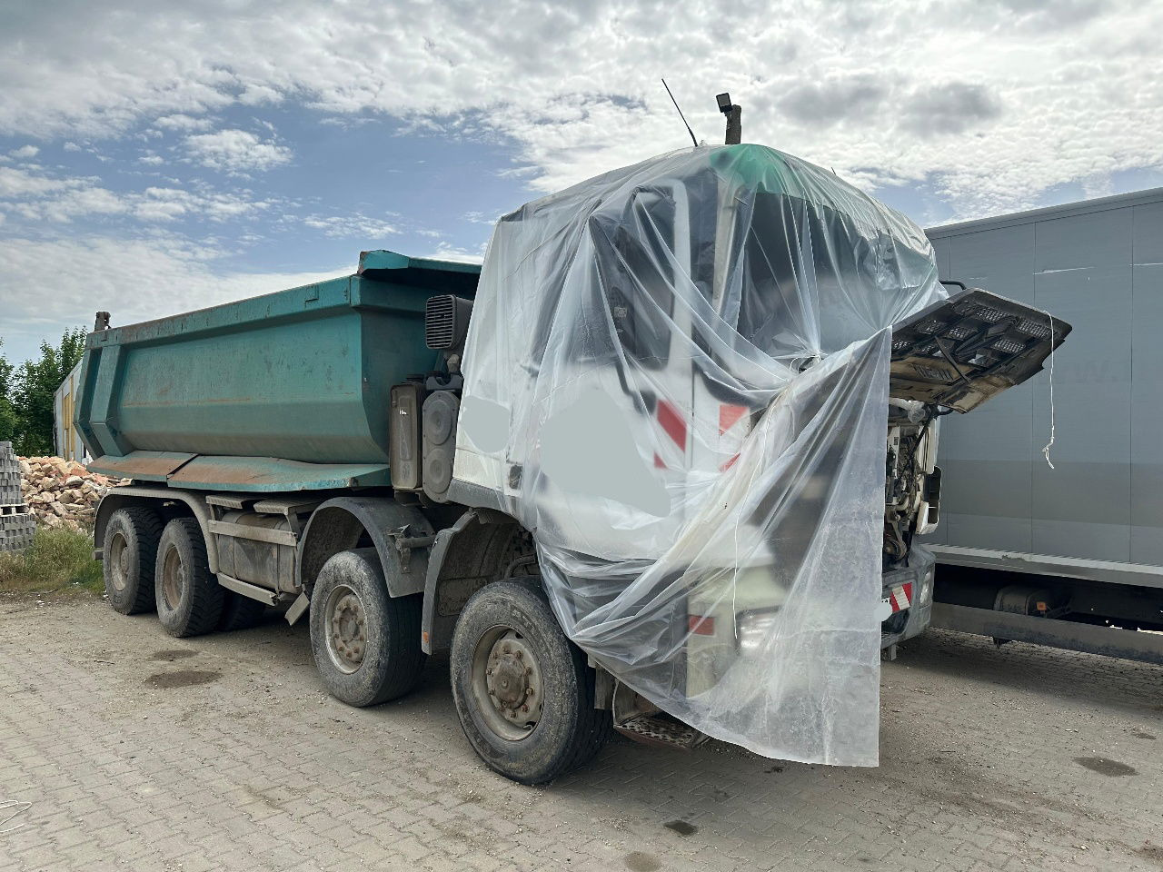 Mercedes-Benz Actros 4141 K 8x6 mulda tipper - damaged - Savivartis sunkvežimis: foto 1 Mercedes-Benz Actros 4141 K 8x6 mulda tipper - damaged - Savivartis sunkvežimis: foto 1