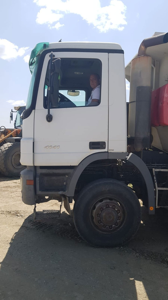 Mercedes-Benz Actros 4141 K 8x6 schwarzmuller mulda tipper - Savivartis sunkvežimis: foto 2 Mercedes-Benz Actros 4141 K 8x6 schwarzmuller mulda tipper - Savivartis sunkvežimis: foto 2