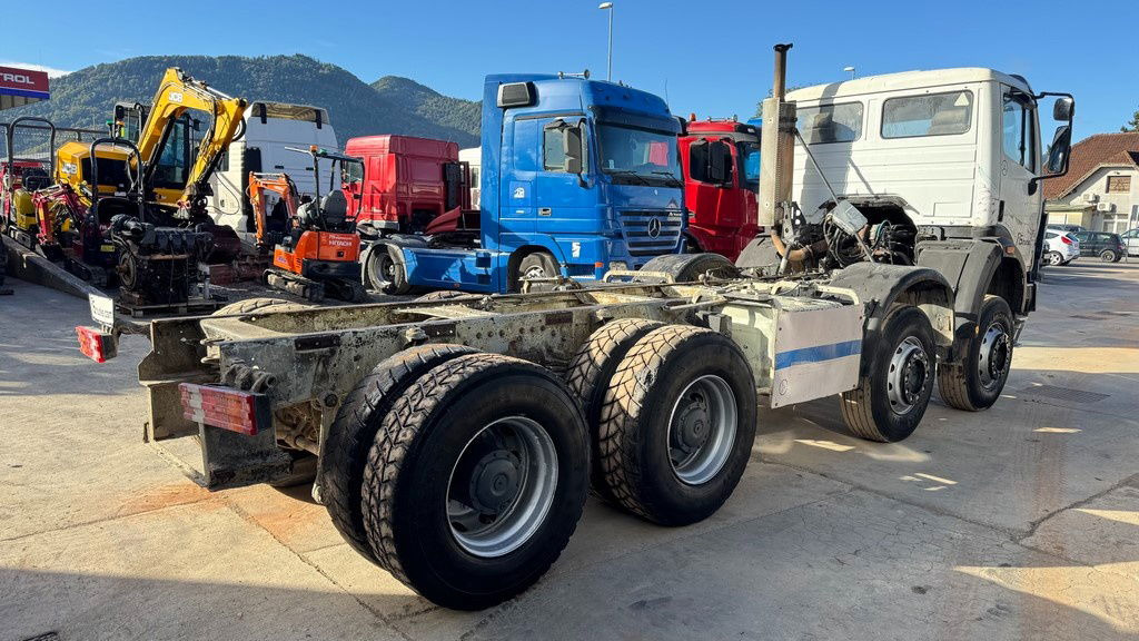 Mercedes-Benz SK 3234 8x4 chassis - Važiuoklės sunkvežimis: foto 5 Mercedes-Benz SK 3234 8x4 chassis - Važiuoklės sunkvežimis: foto 5
