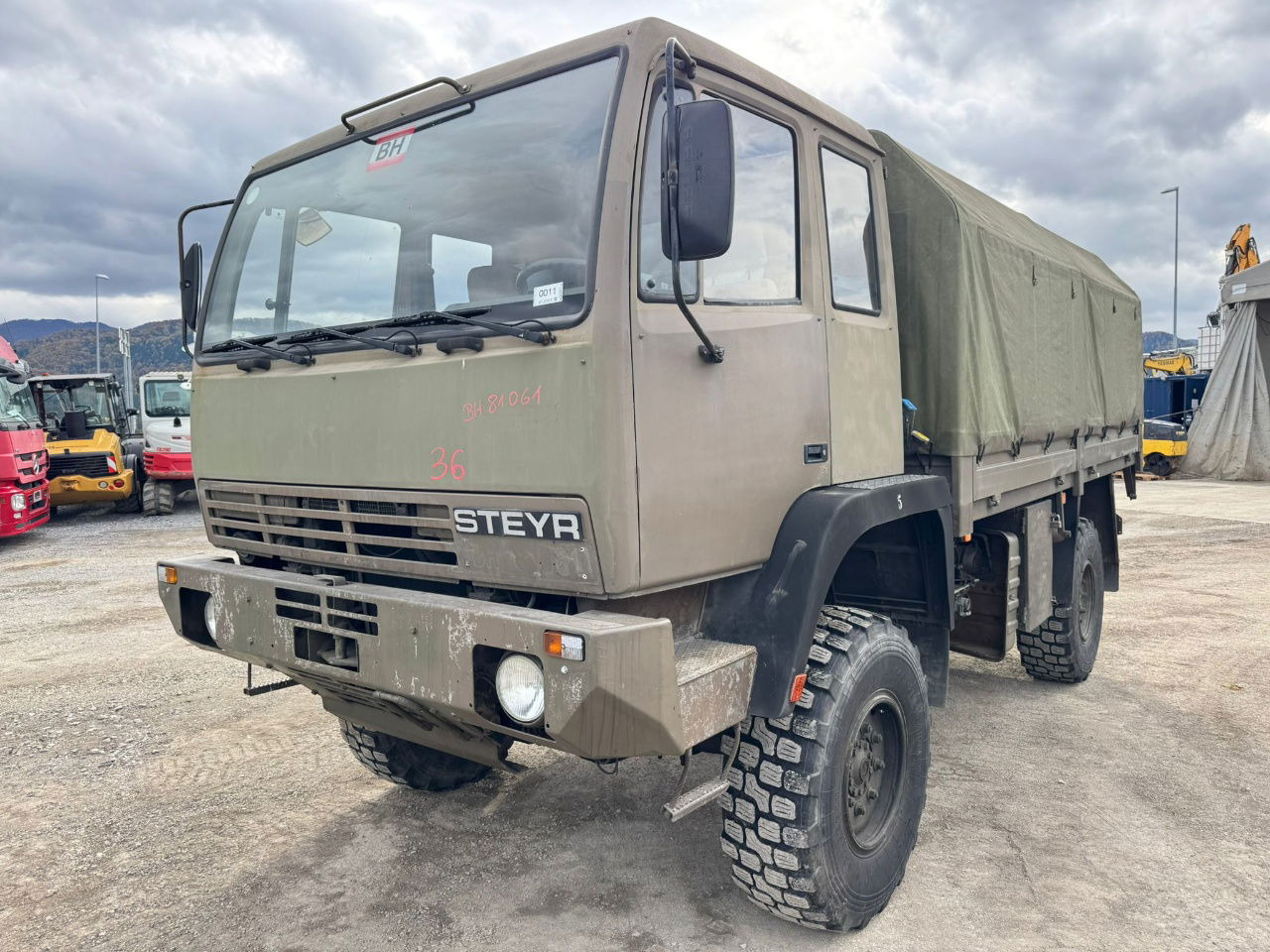 Steyr 12M18 4X4 stake body - truck - Tentinis sunkvežimis: foto 1 Steyr 12M18 4X4 stake body - truck - Tentinis sunkvežimis: foto 1
