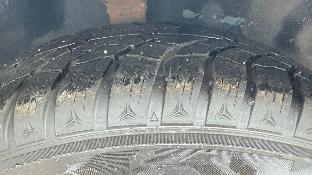 Toyota Carina 1.6 - Petrol - 5 Doors - Lengvasis automobilis: foto 5 Toyota Carina 1.6 - Petrol - 5 Doors - Lengvasis automobilis: foto 5