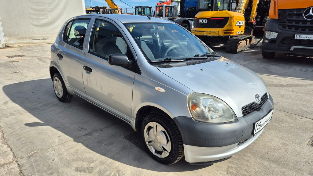 Toyota Yaris 1.0 - Petrol - 5 Doors - AC - Hečbekas: foto 4 Toyota Yaris 1.0 - Petrol - 5 Doors - AC - Hečbekas: foto 4