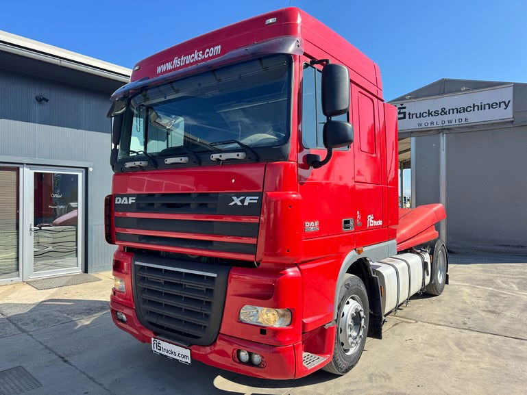 DAF XF 105.460 4x2 tractor unit - tipp. hydr. - Vilkikas: foto 1 DAF XF 105.460 4x2 tractor unit - tipp. hydr. - Vilkikas: foto 1