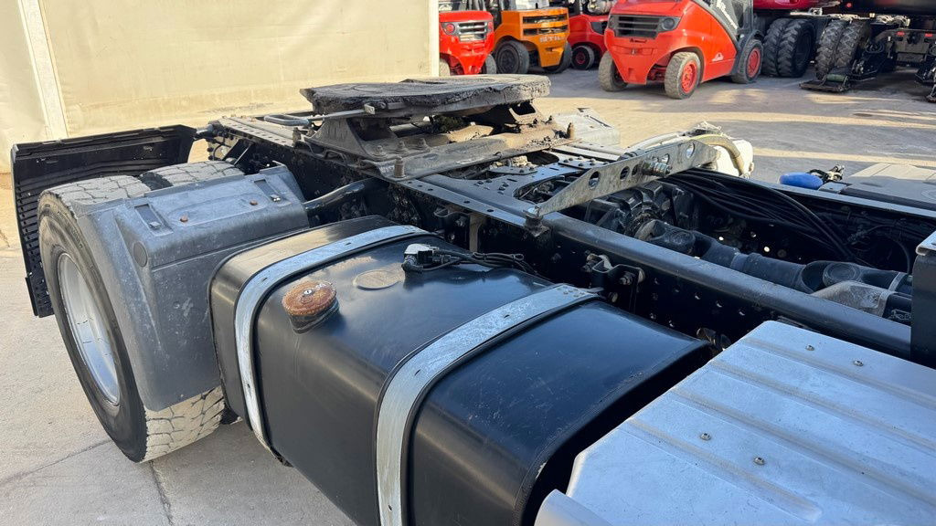 MAN TGS 18.460 4X4 tractor unit - cardan - motor brake - Vilkikas: foto 4 MAN TGS 18.460 4X4 tractor unit - cardan - motor brake - Vilkikas: foto 4