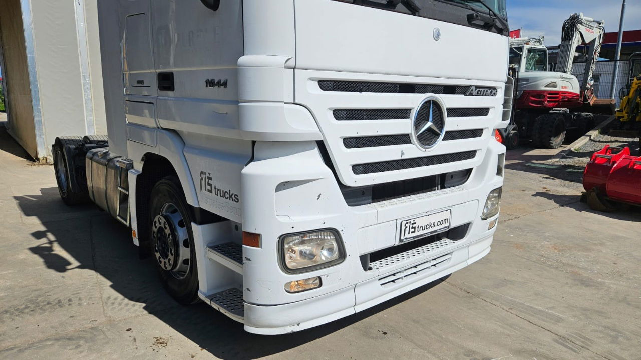 Mercedes-Benz Actros 1844 LS 4x2 tractor unit - Vilkikas: foto 4 Mercedes-Benz Actros 1844 LS 4x2 tractor unit - Vilkikas: foto 4