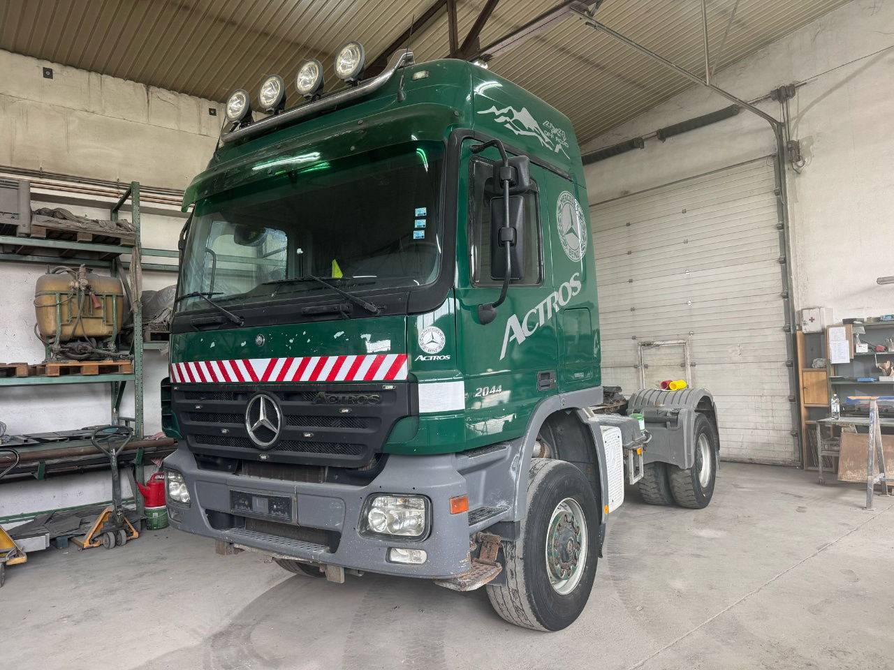 Mercedes-Benz Actros 2044 AS 4x4 tractor unit spring - eps - tipp. hydr. - Vilkikas: foto 1 Mercedes-Benz Actros 2044 AS 4x4 tractor unit spring - eps - tipp. hydr. - Vilkikas: foto 1