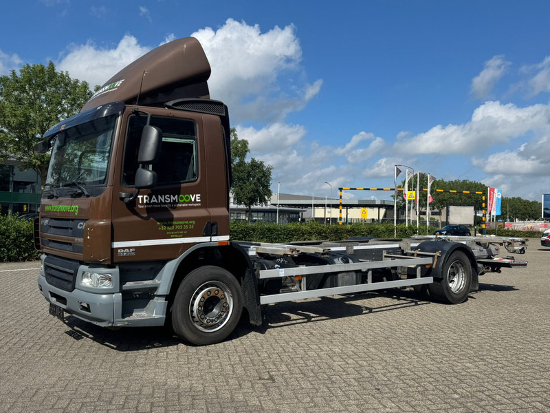 DAF CF65 220 - Konteineris-vežimus/ Sukeisti kūną sunkvežimis: foto 2 DAF CF65 220 - Konteineris-vežimus/ Sukeisti kūną sunkvežimis: foto 2