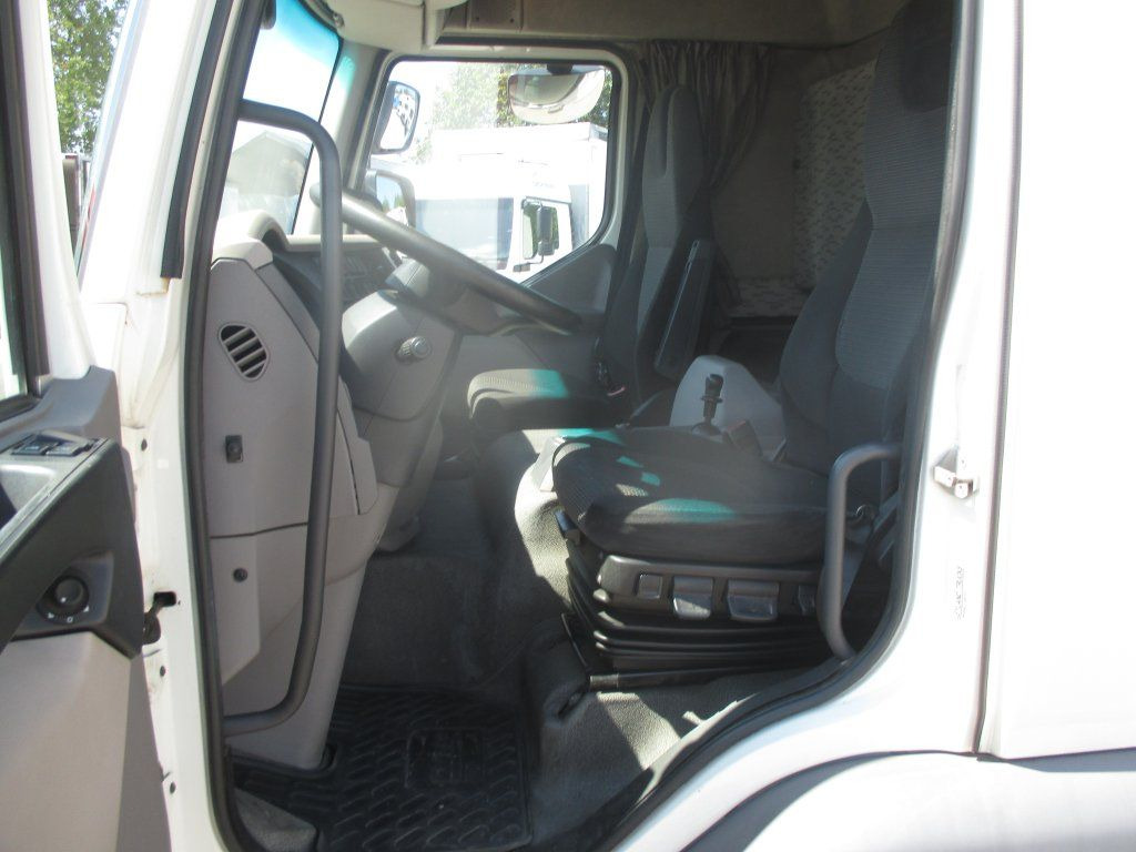 DAF LF 260 - Tentinis sunkvežimis: foto 5 DAF LF 260 - Tentinis sunkvežimis: foto 5