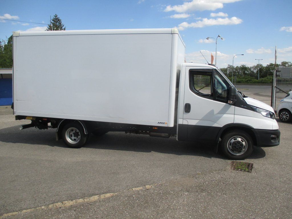 Iveco Daily 35C16 - Furgonas su krovinių dėže: foto 4 Iveco Daily 35C16 - Furgonas su krovinių dėže: foto 4