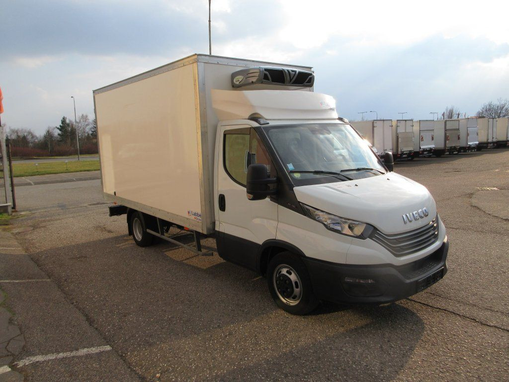 Iveco Daily 35C16 Iveco Daily 35C16 - Furgonas su krovinių dėže: foto 2 Iveco Daily 35C16 Iveco Daily 35C16 - Furgonas su krovinių dėže: foto 2