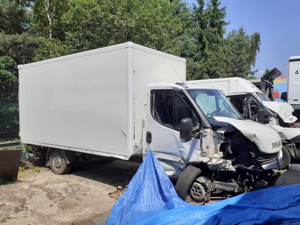 Iveco Daily 35S16 mit LBW DAMAGED - Furgonas su krovinių dėže: foto 2 Iveco Daily 35S16 mit LBW DAMAGED - Furgonas su krovinių dėže: foto 2