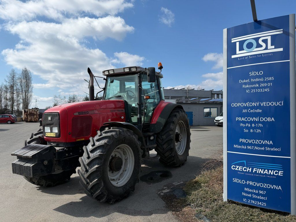 Massey Ferguson MF8260 - Traktorius: foto 1 Massey Ferguson MF8260 - Traktorius: foto 1