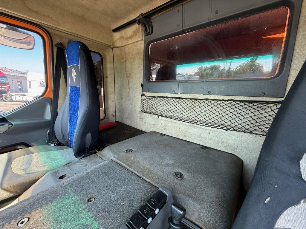 Savivartis sunkvežimis Renault Kerax 420 S3 8x4 EURO 3: foto 12