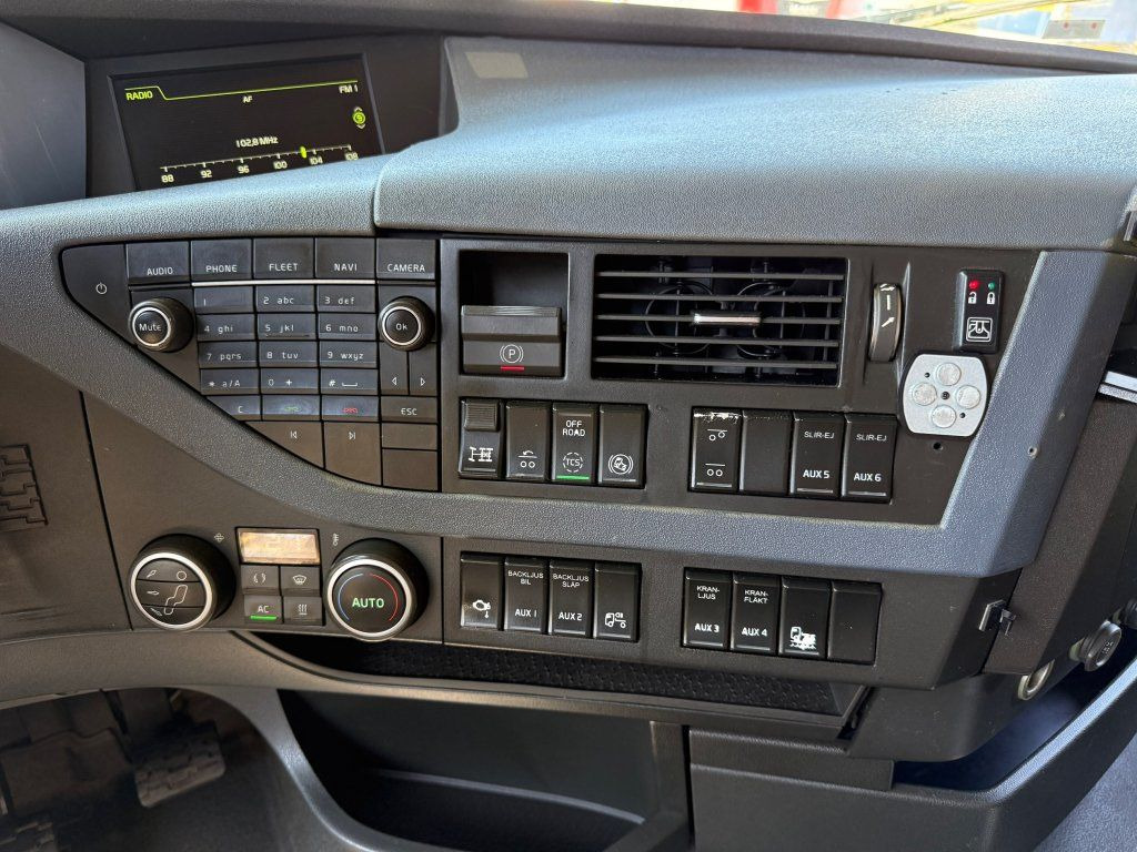 Miškovežis, Sunkvežimis su kranu Volvo FH 16 750 6x4 + Fliegl: foto 19