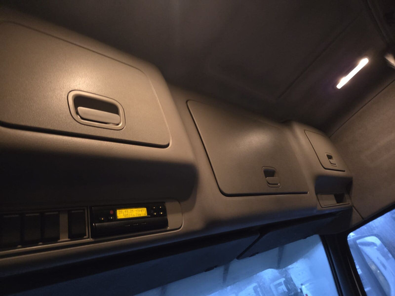 Volvo FH12 460 - Voith - Vilkikas: foto 5 Volvo FH12 460 - Voith - Vilkikas: foto 5