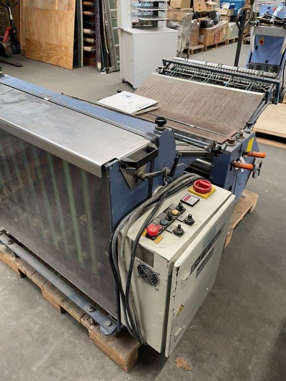 DESTA BAS-FSA 700 - combinable pressing unit with vertical stack delivery from 2006 - Lankstymo mašina: foto 3 DESTA BAS-FSA 700 - combinable pressing unit with vertical stack delivery from 2006 - Lankstymo mašina: foto 3
