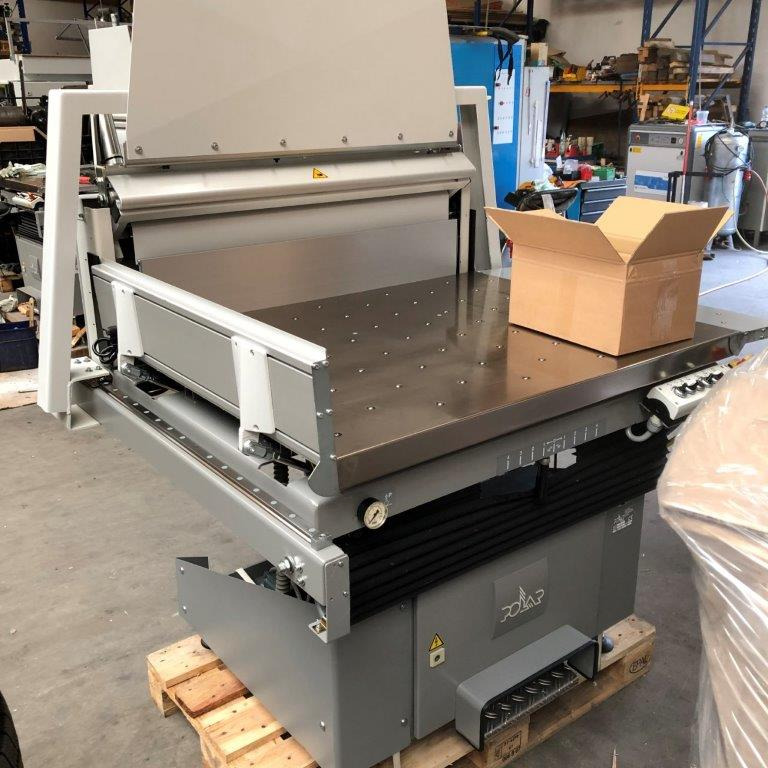 Polar 115 XT cutting line with RA-4 jogger and two LW 1000-4 and LW 1000-4-EV pile lifters and optional counting scale - Popieriaus pjaustymo mašina: foto 5 Polar 115 XT cutting line with RA-4 jogger and two LW 1000-4 and LW 1000-4-EV pile lifters and optional counting scale - Popieriaus pjaustymo mašina: foto 5
