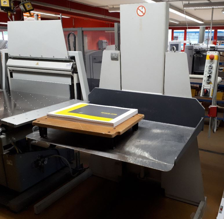 Polar 115 XT cutting line with RA-4 jogger and two LW 1000-4 and LW 1000-4-EV pile lifters and optional counting scale - Popieriaus pjaustymo mašina: foto 3 Polar 115 XT cutting line with RA-4 jogger and two LW 1000-4 and LW 1000-4-EV pile lifters and optional counting scale - Popieriaus pjaustymo mašina: foto 3