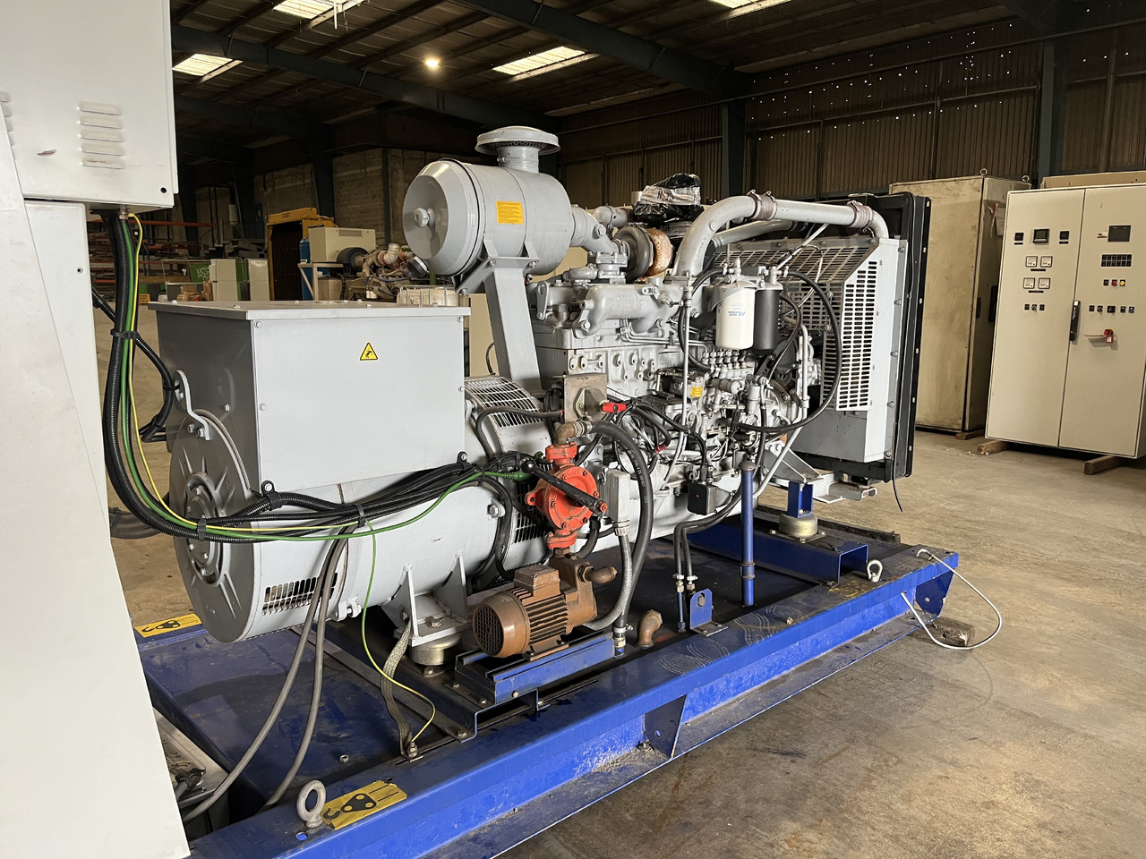 2h Energy 150 kVa IVECO 8361 - Elektrinis generatorius: foto 3 2h Energy 150 kVa IVECO 8361 - Elektrinis generatorius: foto 3