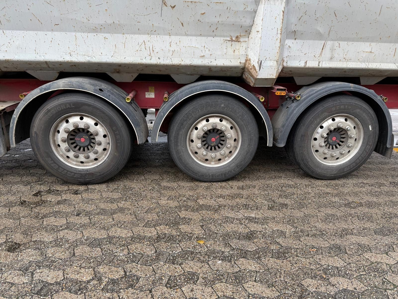 Lück SKF35 86m³/Alufelgen/SAF/Scheibe/Lift - Savivartis puspriekabė: foto 5 Lück SKF35 86m³/Alufelgen/SAF/Scheibe/Lift - Savivartis puspriekabė: foto 5