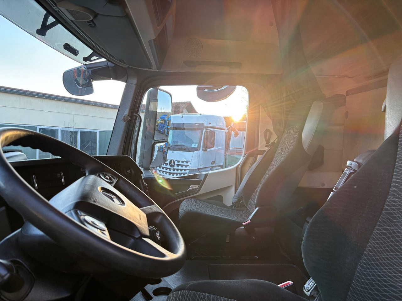 Interior photo 1: Vilkikas Mercedes-Benz Actros 1843 1845 Interior photo 1: Vilkikas Mercedes-Benz Actros 1843 1845