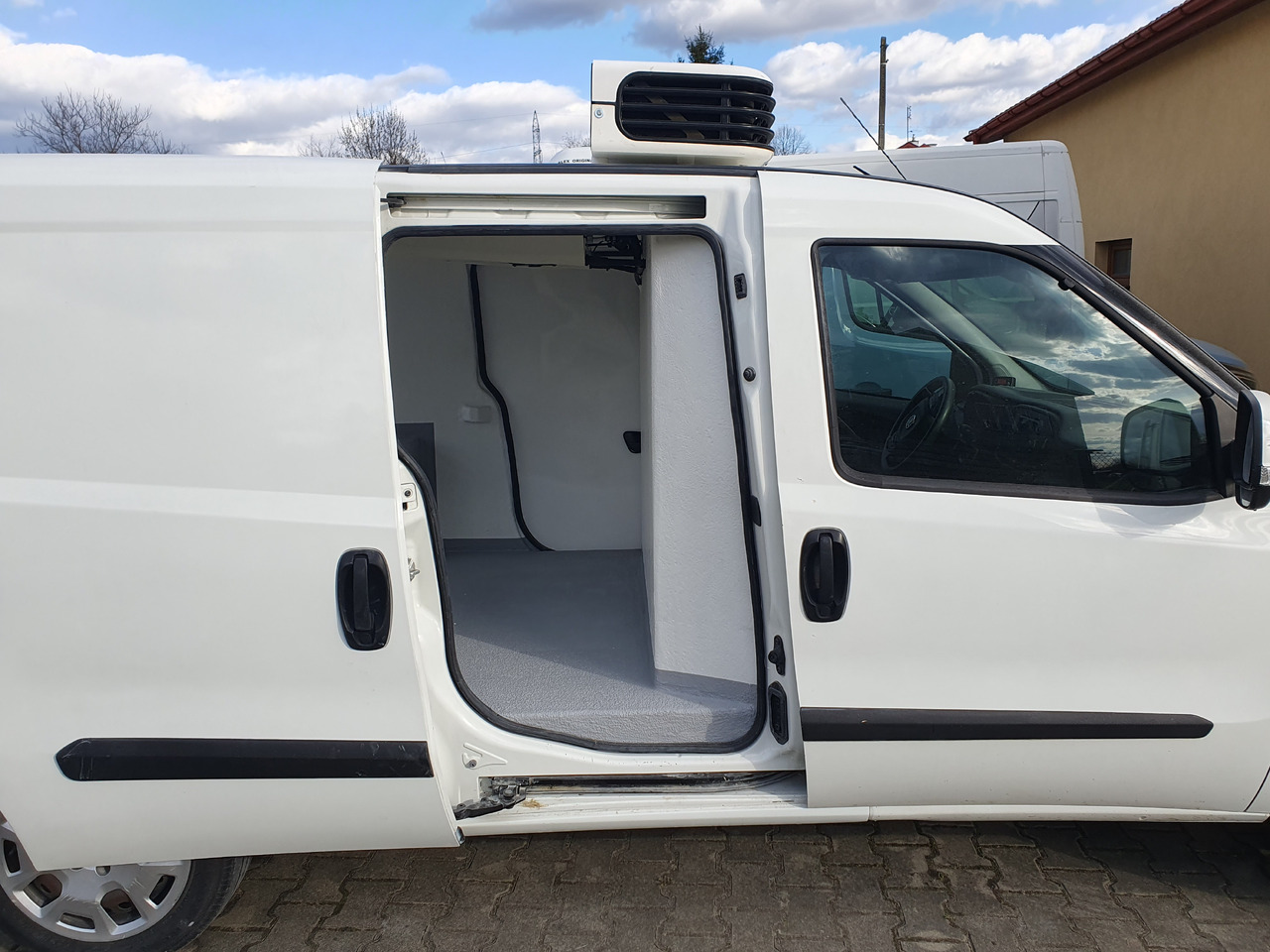 FIAT DOBLO CHLODNIA MROZNIA CARRIER KLIMA EURO6 - Furgonas šaldytuvas: foto 3 FIAT DOBLO CHLODNIA MROZNIA CARRIER KLIMA EURO6 - Furgonas šaldytuvas: foto 3