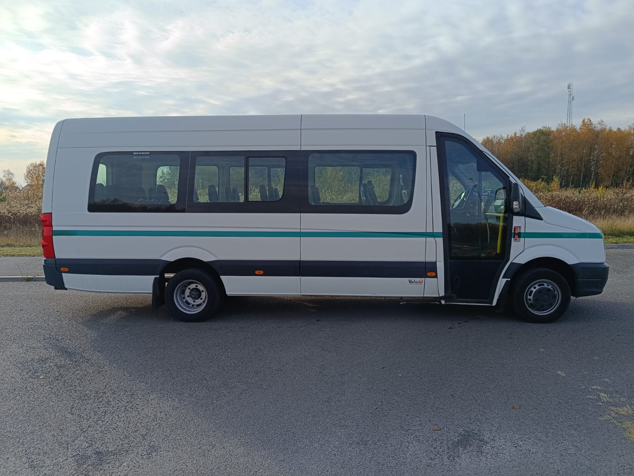 VOLKSWAGEN CRAFTER 23 OSOBY KLIMA WEBASTO KAMERA RETARDER HAK EURO5 - Turistinis autobusas: foto 2 VOLKSWAGEN CRAFTER 23 OSOBY KLIMA WEBASTO KAMERA RETARDER HAK EURO5 - Turistinis autobusas: foto 2