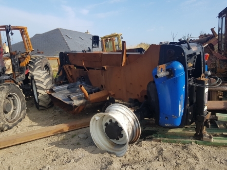 New Holland Lm5040 Powershuttle Nut Available For Dismantling - Atsarginės dalys - Teleskopinis krautuvas: foto 1 New Holland Lm5040 Powershuttle Nut Available For Dismantling - Atsarginės dalys - Teleskopinis krautuvas: foto 1