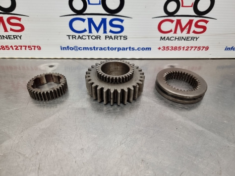 Case 1394, 1494, 1594 Transmission Dog Hub Gear Coupling K954305, K943644 - Transmisija: foto 2 Case 1394, 1494, 1594 Transmission Dog Hub Gear Coupling K954305, K943644 - Transmisija: foto 2