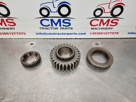 Case 1394, 1494, 1594 Transmission Dog Hub Gear Coupling K954305, K943644 - Transmisija: foto 1 Case 1394, 1494, 1594 Transmission Dog Hub Gear Coupling K954305, K943644 - Transmisija: foto 1