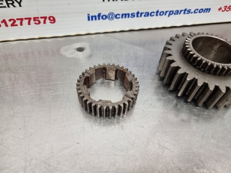 Case 1394, 1494, 1594 Transmission Dog Hub Gear Coupling K954305, K943644 - Transmisija: foto 3 Case 1394, 1494, 1594 Transmission Dog Hub Gear Coupling K954305, K943644 - Transmisija: foto 3