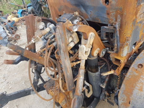 Case Maxxum 145 Hydraulic Lift Cover, Rockshaft, Arm Nut 47983350, 48199319 - Hidraulika: foto 2 Case Maxxum 145 Hydraulic Lift Cover, Rockshaft, Arm Nut 47983350, 48199319 - Hidraulika: foto 2