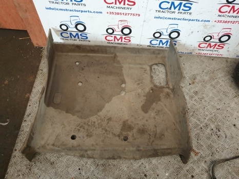 Case Mxm Series Mxm165, Mxm175, Mxm180, Mxm190 Cab Floor Mat 82023465 - Kabina ir interjeras - Traktorius: foto 3 Case Mxm Series Mxm165, Mxm175, Mxm180, Mxm190 Cab Floor Mat 82023465 - Kabina ir interjeras - Traktorius: foto 3