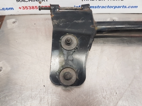 Claas Arion 640, 500, 600 Hexashift, Cmatic, Cab Door Hinge Support 0021536290 - Durys ir dalys - Traktorius: foto 2 Claas Arion 640, 500, 600 Hexashift, Cmatic, Cab Door Hinge Support 0021536290 - Durys ir dalys - Traktorius: foto 2