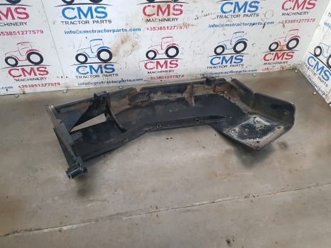 Claas Arion A34, A35 Series 530 Exhaust Pipe Support 0021585065 - Išmetimo sistema: foto 1 Claas Arion A34, A35 Series 530 Exhaust Pipe Support 0021585065 - Išmetimo sistema: foto 1