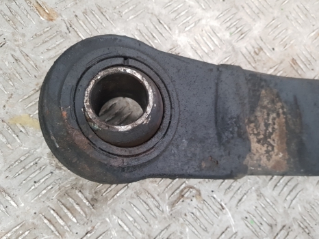 Deutz Agrotron 6120.4, 6130.4, 6140.4 Lift Arm Lhs 0.018.5336.3/10 - Pakaba: foto 3 Deutz Agrotron 6120.4, 6130.4, 6140.4 Lift Arm Lhs 0.018.5336.3/10 - Pakaba: foto 3