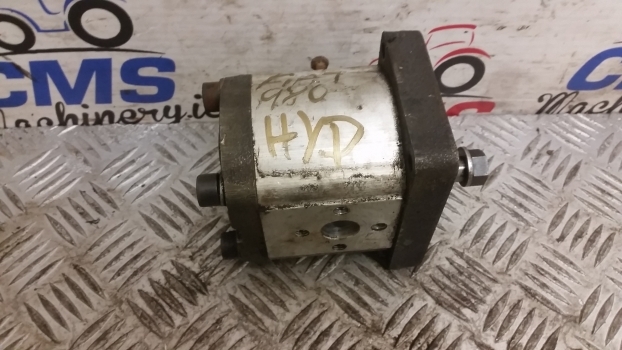 Fiat 980 Hydraulic Power Steering Pump 87569205, 5179722, 5129481, 44900839 - Stiprintuvo siurblys - Traktorius: foto 1 Fiat 980 Hydraulic Power Steering Pump 87569205, 5179722, 5129481, 44900839 - Stiprintuvo siurblys - Traktorius: foto 1