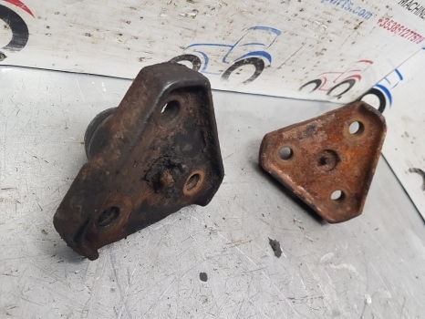 Ford 10 Ser 7810 Carraro Front Axle King Pin Pair Top, Bottom Car115729, 115729 - Priekinė ašis - Traktorius: foto 3 Ford 10 Ser 7810 Carraro Front Axle King Pin Pair Top, Bottom Car115729, 115729 - Priekinė ašis - Traktorius: foto 3