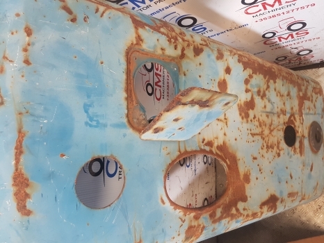 Ford 10 Series 7710, 6710 Bonnet Hood Panel 5 Holes, E1nn16a724aa, D8nn16a724ba - Kapotas - Traktorius: foto 2 Ford 10 Series 7710, 6710 Bonnet Hood Panel 5 Holes, E1nn16a724aa, D8nn16a724ba - Kapotas - Traktorius: foto 2